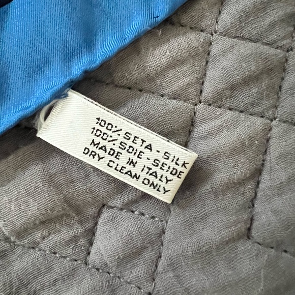 Gorgeous! Lanvin Paris 100% silk scarf with hand rolled edges - Picture 6 of 8